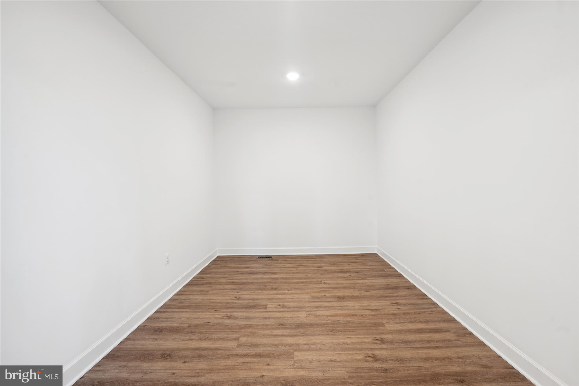 2412 Mountain Road Haymarket, VA 20169 - Photo 22 of 52 PRIMARY BR WALK IN CLOSET