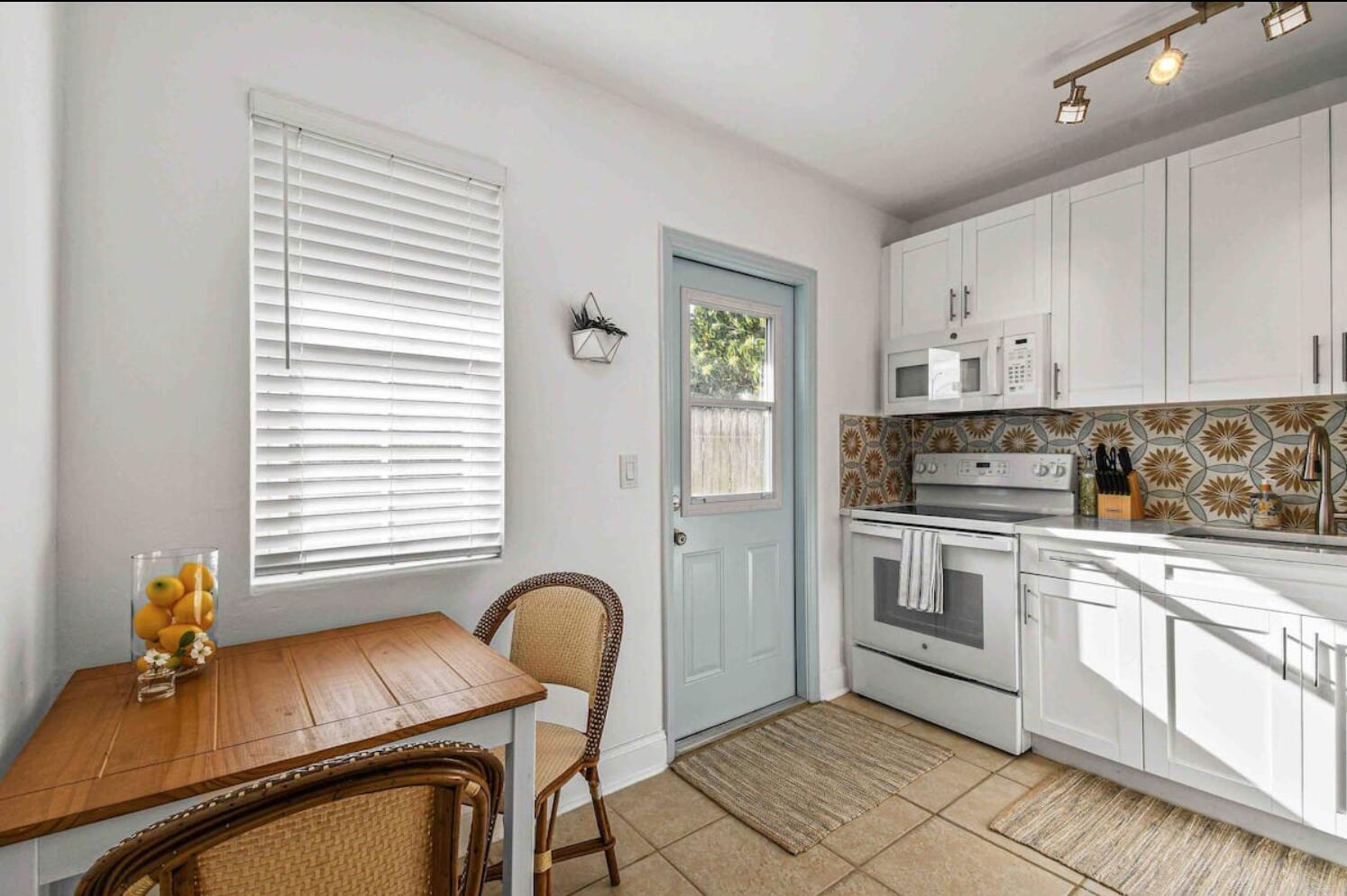 427 Conniston Road, Unit B West Palm Beach, FL 33405 - Photo 3 of 8 Screen Shot 2023-05-31 at 12.21.19 PM