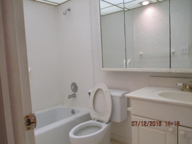 5423 Southeast Miles Grant Road, Unit F103 Stuart, FL 34997 - Photo 11 of 13 Full bath
