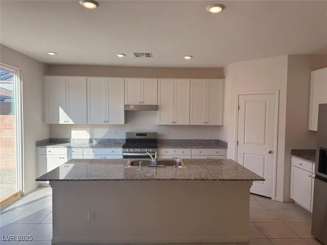 $2,800 | 5961 Brussels Street, Las Vegas, NV 89113