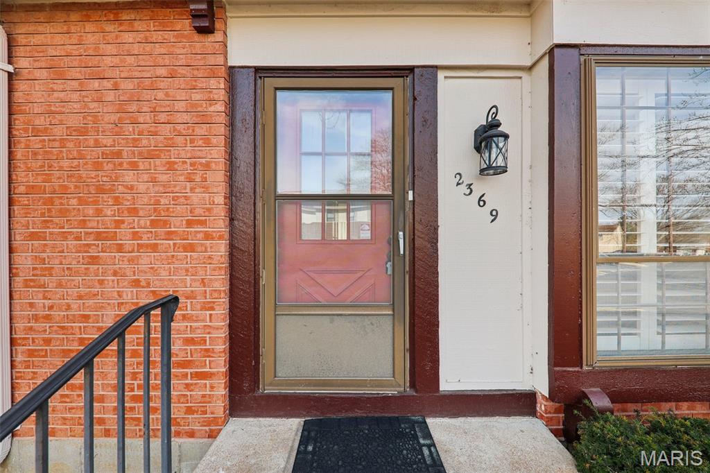 2369 Hidden Meadow Lane Ballwin, MO 63021 - Photo 7 of 50