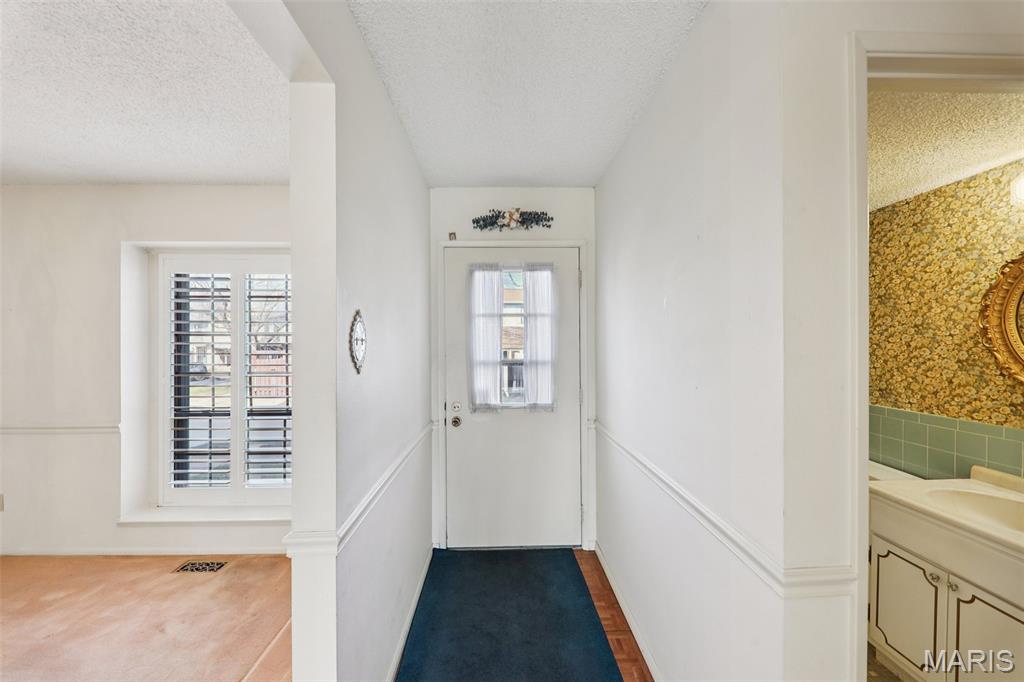 2369 Hidden Meadow Lane Ballwin, MO 63021 - Photo 8 of 50