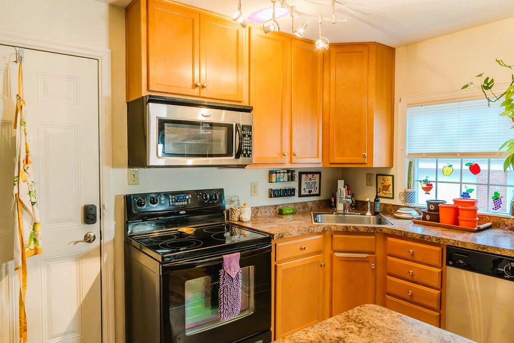1531 North Plum Street, Unit D Springfield, OH 45504 - Photo 8 of 21 DSC04429-Enhanced-NR