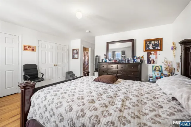 a bedroom with a bed and a dresser in it