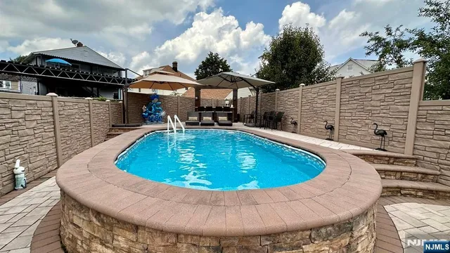 a view of a swimming pool with seating space