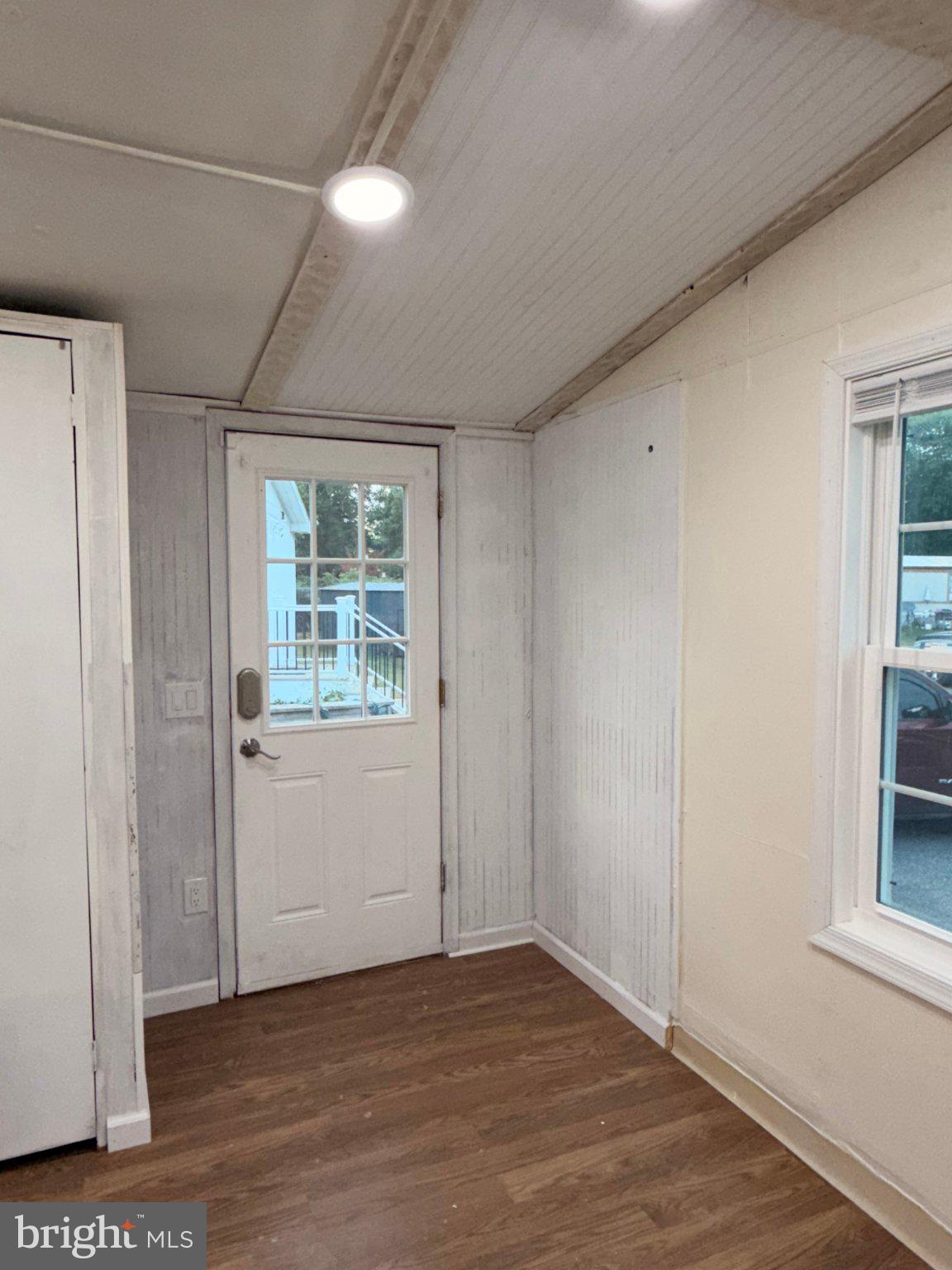 24 Carpenter Street, Unit 24 Dover, DE 19901 - Photo 21 of 27 Bright entryway with natural light.