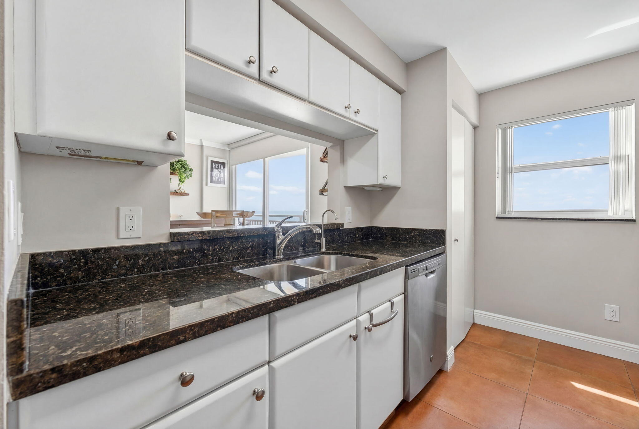 2475 Brickell Avenue, Unit 2501 Miami, FL 33129 - Photo 11 of 18 9-web-or-mls-hf_20260317_005858_8d670c67