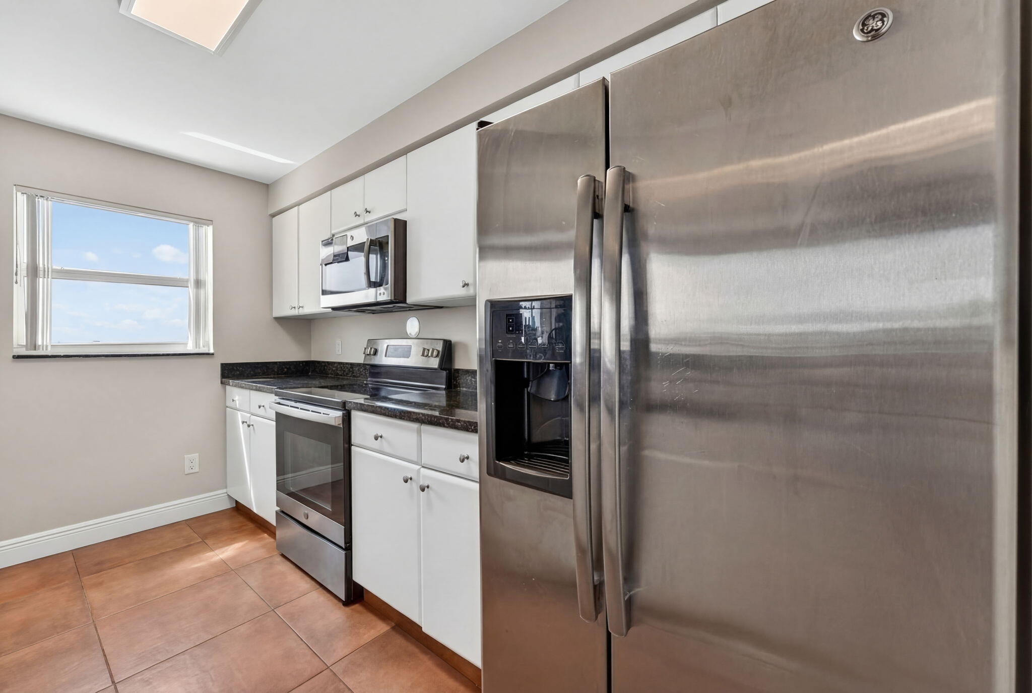 2475 Brickell Avenue, Unit 2501 Miami, FL 33129 - Photo 12 of 18 11-web-or-mls-hf_20260316_230311_3b31748