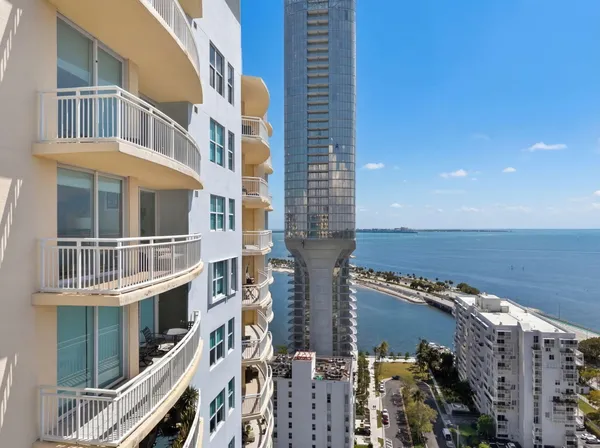 $3,200 | 2475 Brickell Avenue, Unit 2501, Miami, FL 33129