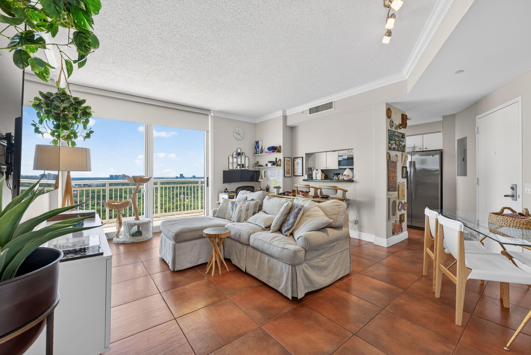 2475 Brickell Avenue, Unit 2501 Miami, FL 33129 - Photo 2 of 18 5-web-or-mls-DSC00675
