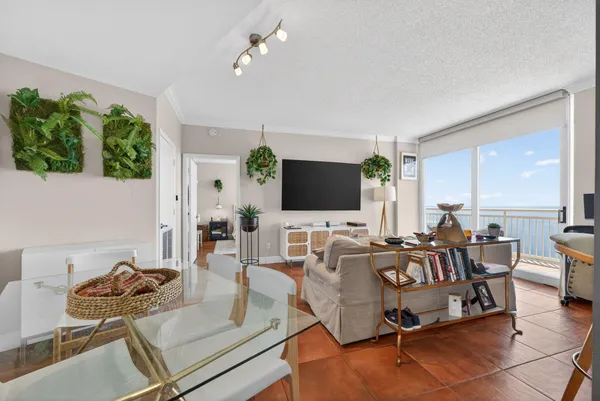 $3,300 | 2475 Brickell Avenue, Unit 2501, Miami, FL 33129