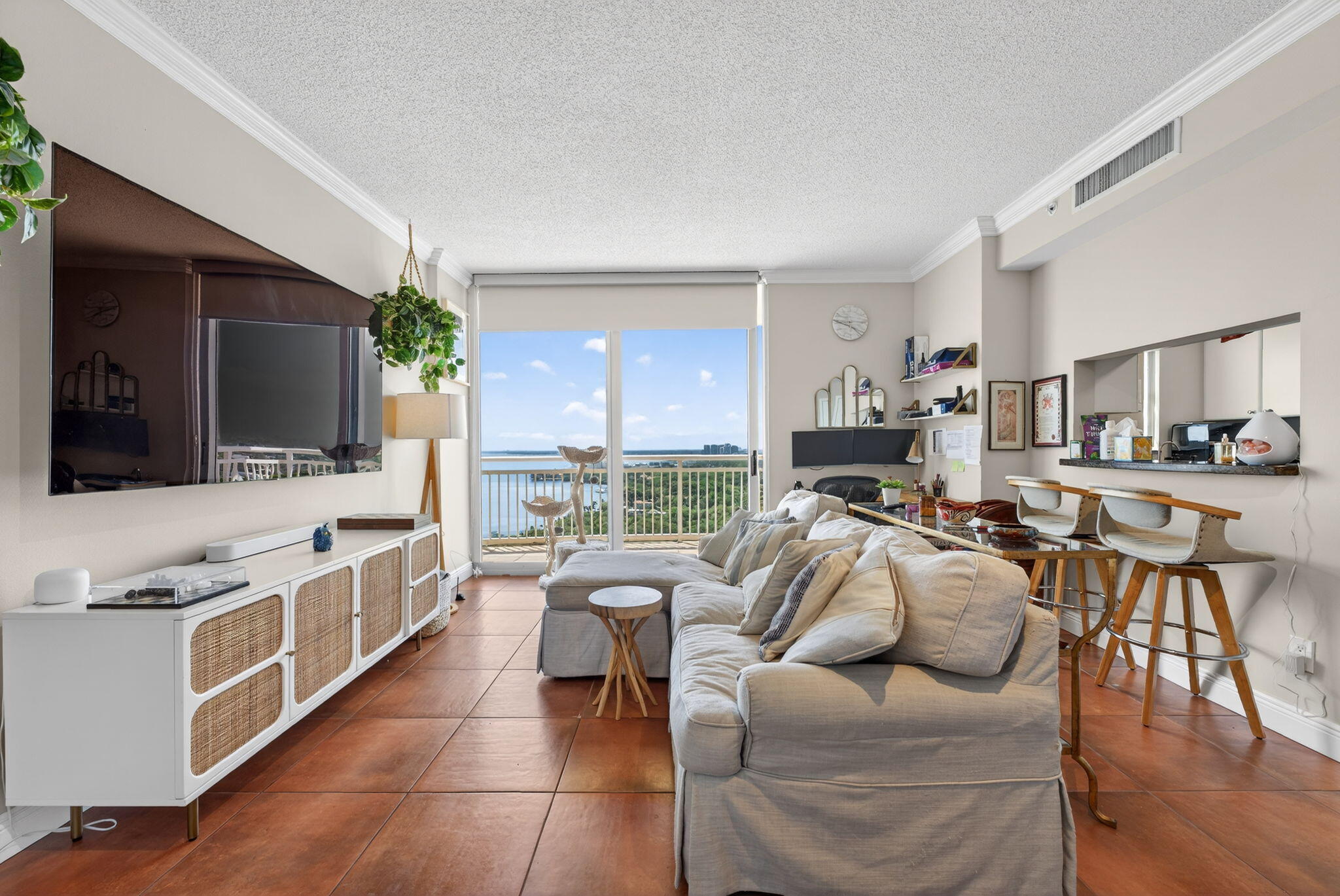 2475 Brickell Avenue, Unit 2501 Miami, FL 33129 - Photo 7 of 18 4-web-or-mls-DSC00670