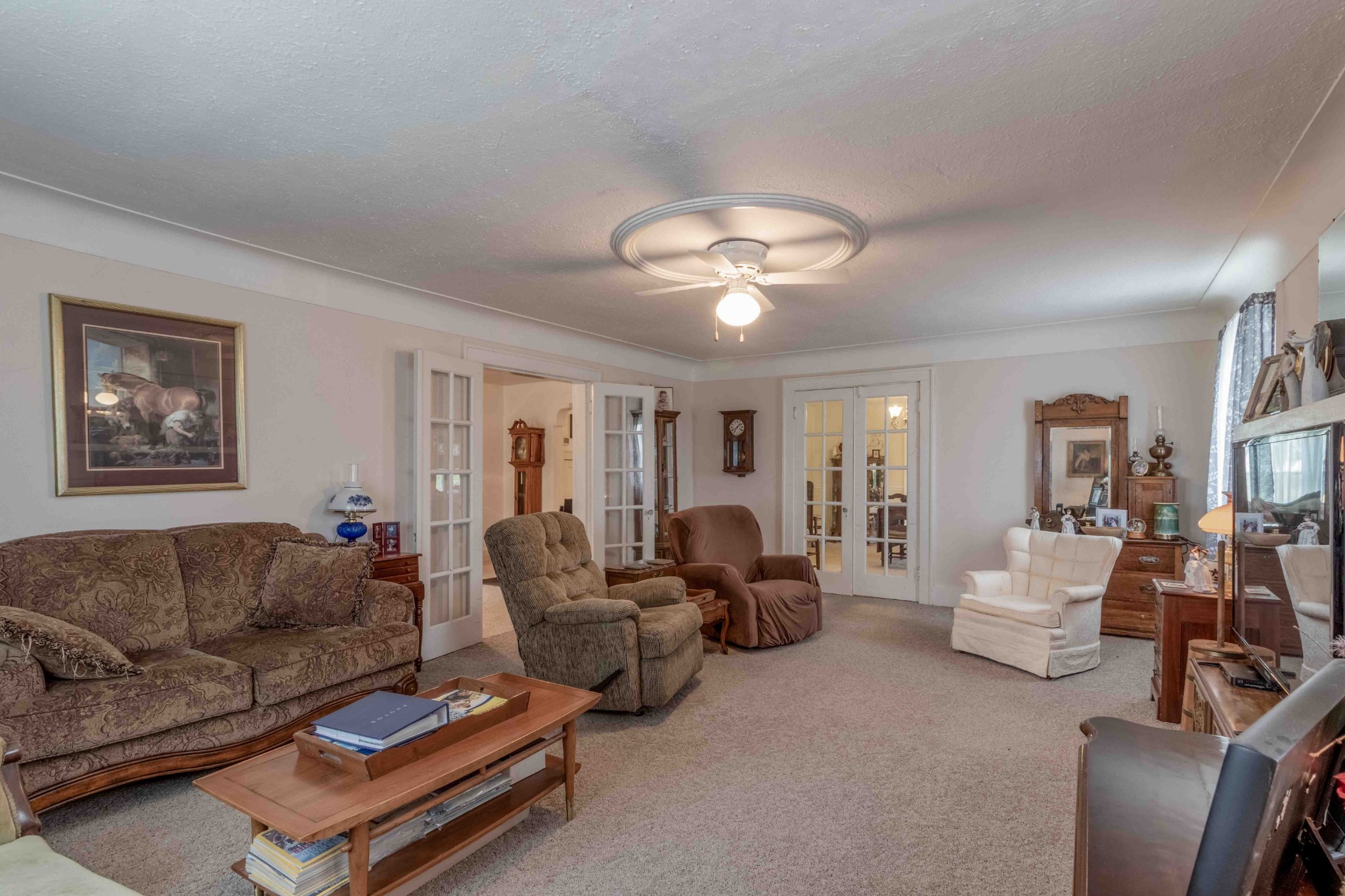 1780 Hickory Point Road Clarksville, TN 37043 - Photo 28 of 50 a living room with furniture a couch and large window