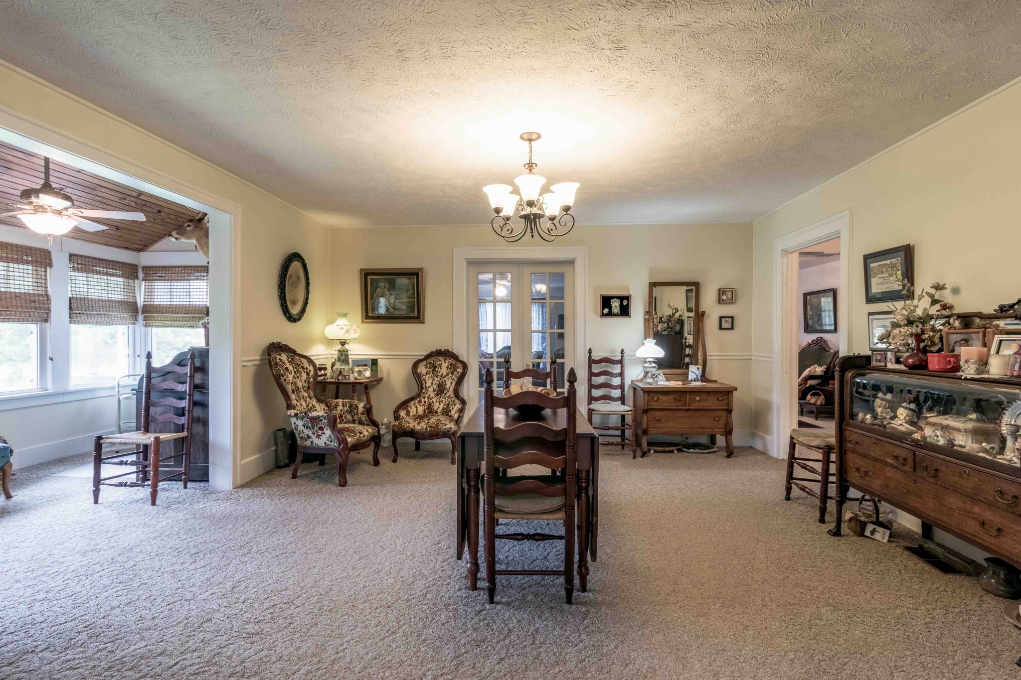 1780 Hickory Point Road Clarksville, TN 37043 - Photo 30 of 50 a living room with furniture and a chandelier