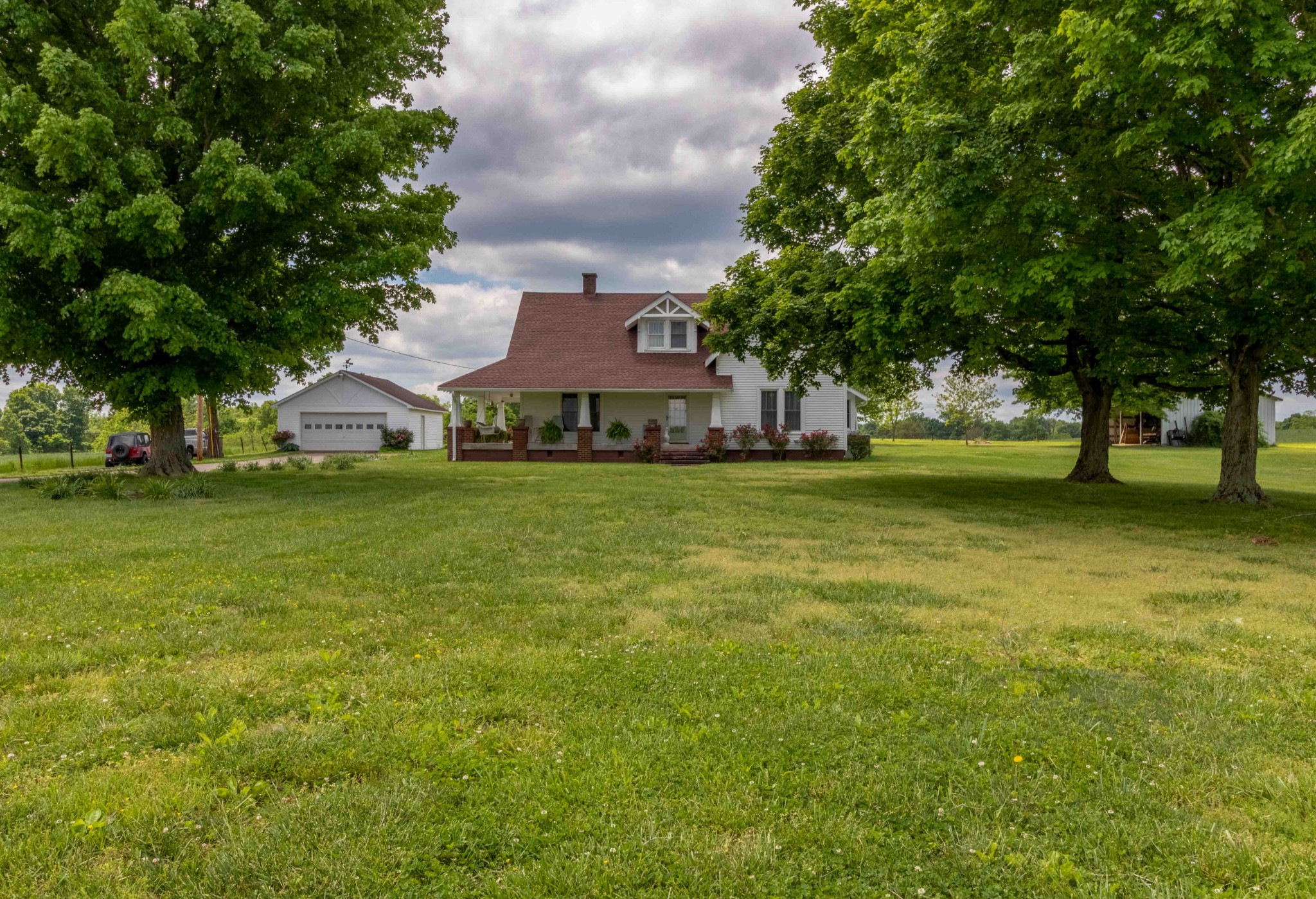 1780 Hickory Point Road Clarksville, TN 37043 - Photo 5 of 50 a view of a house with a yard