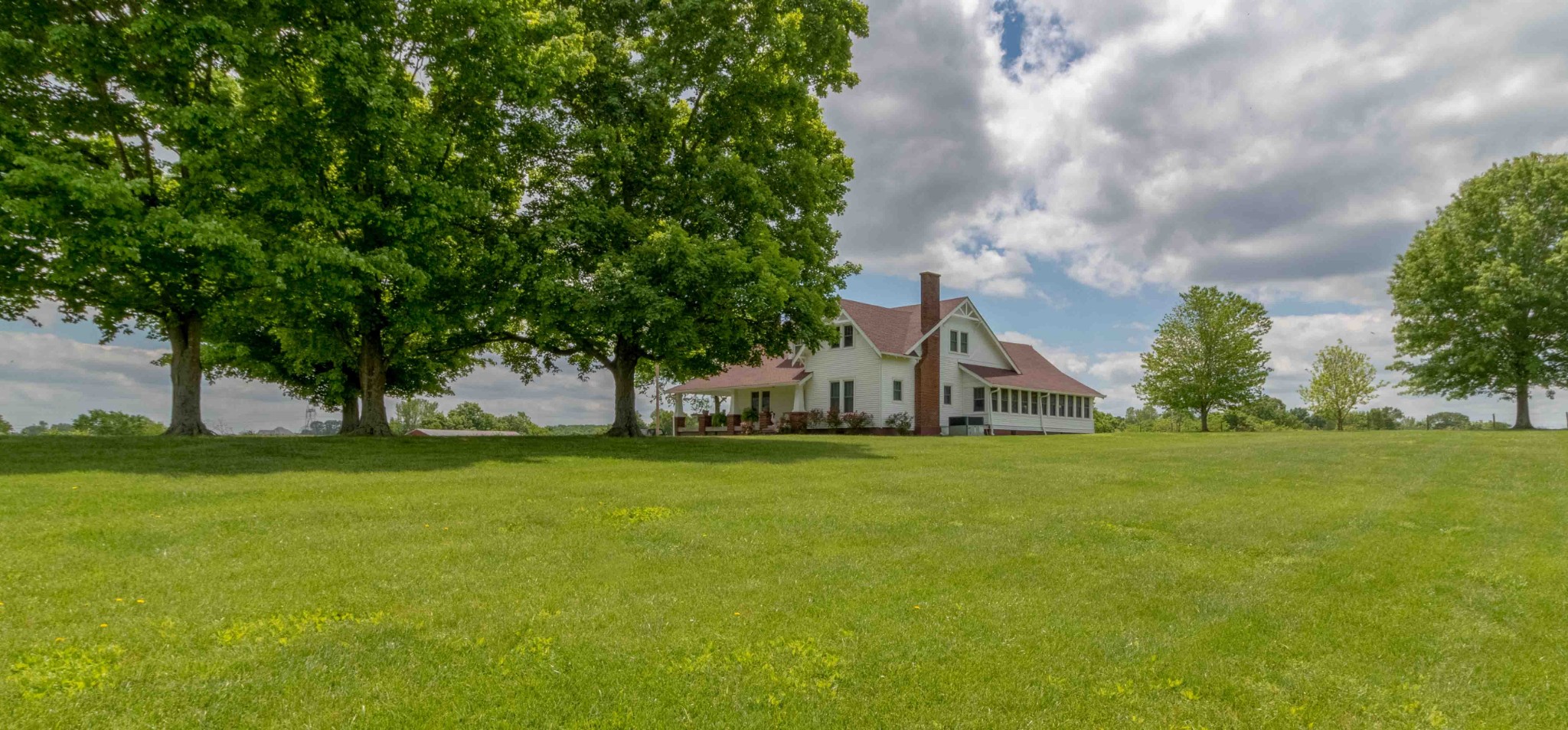 1780 Hickory Point Road Clarksville, TN 37043 - Photo 6 of 50 a front view of a house with garden