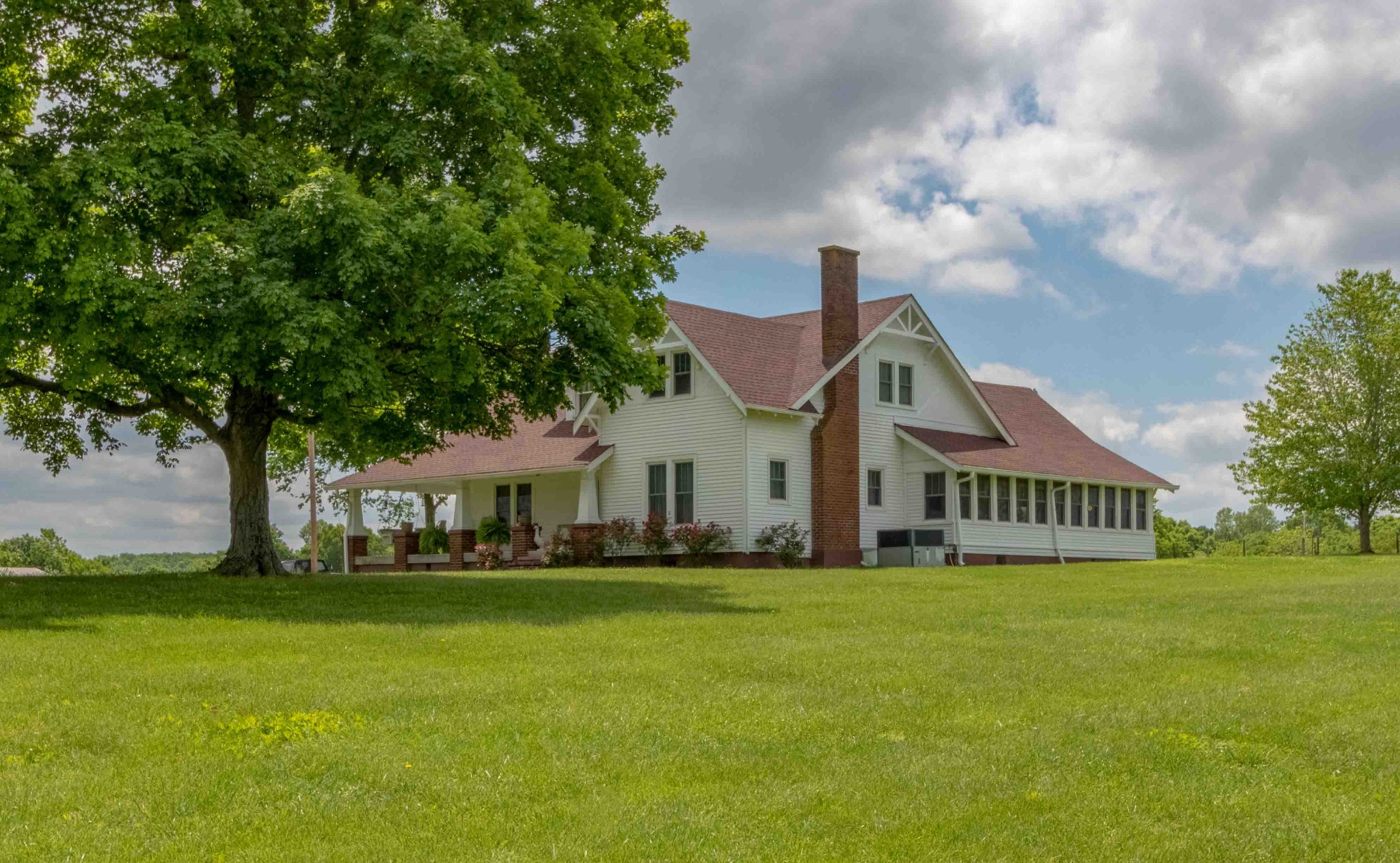 1780 Hickory Point Road Clarksville, TN 37043 - Photo 7 of 50 a front view of house with yard and green space