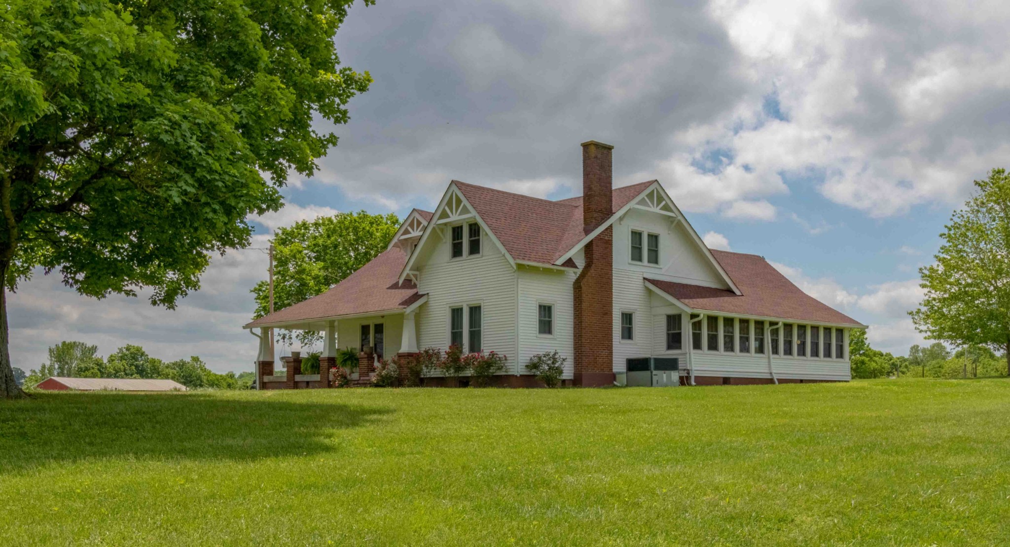 1780 Hickory Point Road Clarksville, TN 37043 - Photo 8 of 50 a front view of a house with a garden