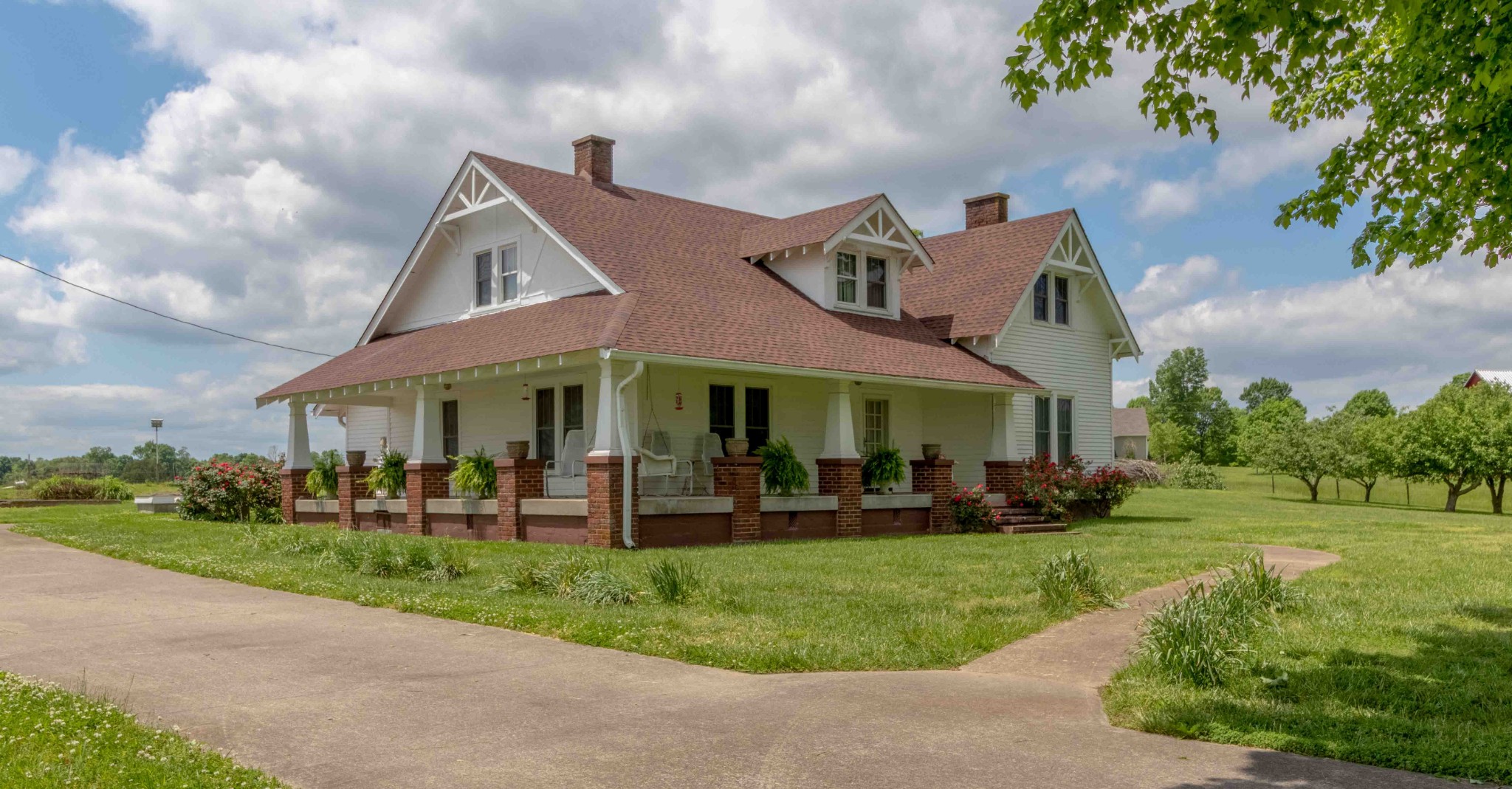 1780 Hickory Point Road Clarksville, TN 37043 - Photo 10 of 50 a front view of a house with a yard