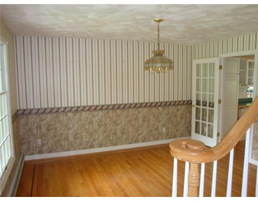 672 Boston Neck Road Narragansett, RI 02882 - Photo 3 of 6 Dining Room.