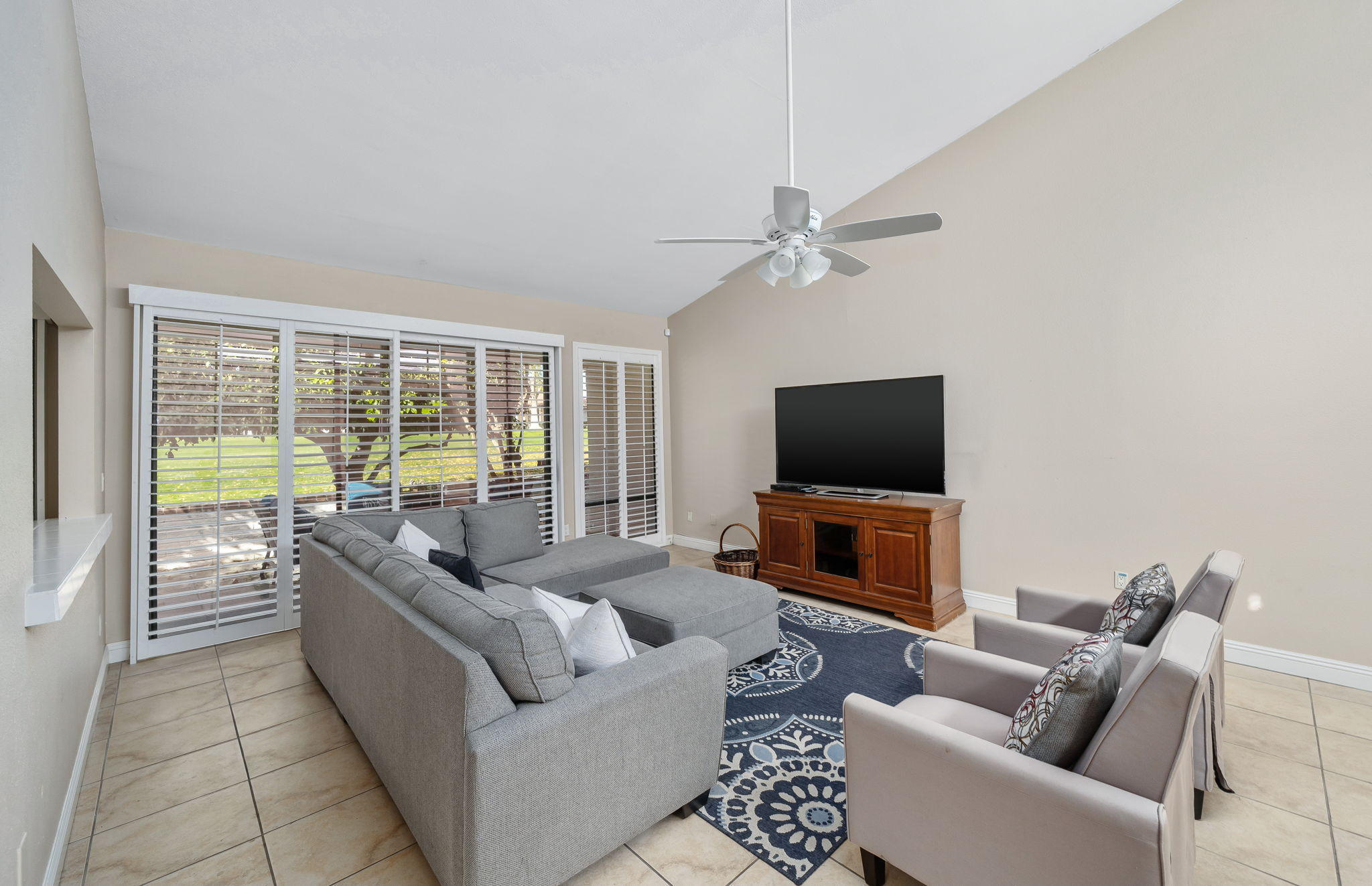 28 Palomas Drive Rancho Mirage, CA 92270 - Photo 7 of 26 a living room with furniture and a flat screen tv