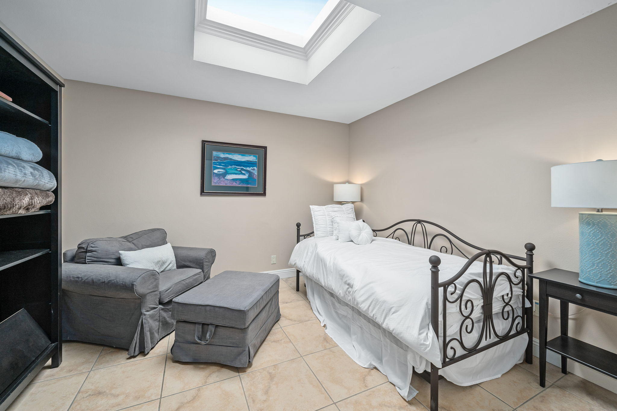 28 Palomas Drive Rancho Mirage, CA 92270 - Photo 9 of 26 a bedroom with a bed and a couch