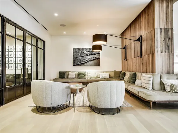 $4,750 | 501 West Avenue, Unit 1005, Austin, TX 78701