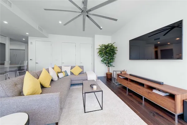 $4,750 | 501 West Avenue, Unit 1005, Austin, TX 78701