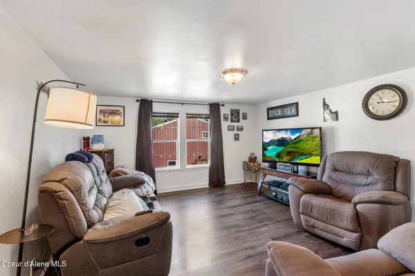 $579,000 | 207 South Division Street, Pinehurst, ID 83850