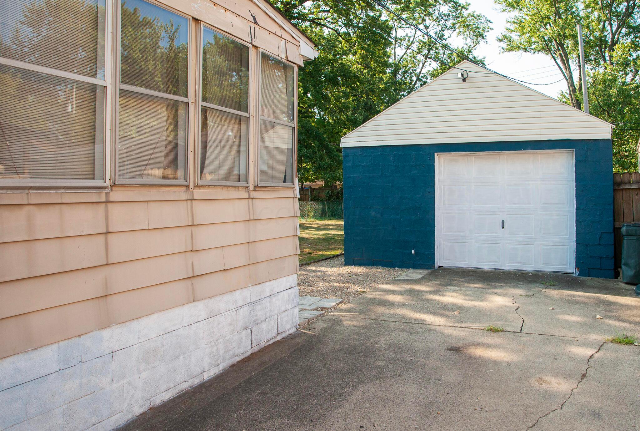 2159 Sale Road Columbus, OH 43224 - Photo 3 of 20 Oversized 1-Car Garage