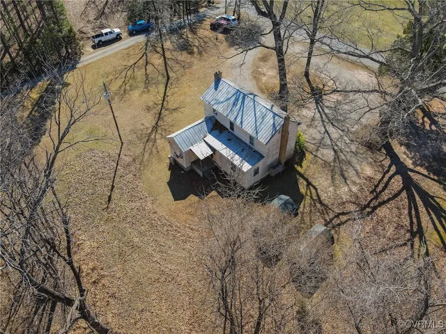 a view of a backyard of the house