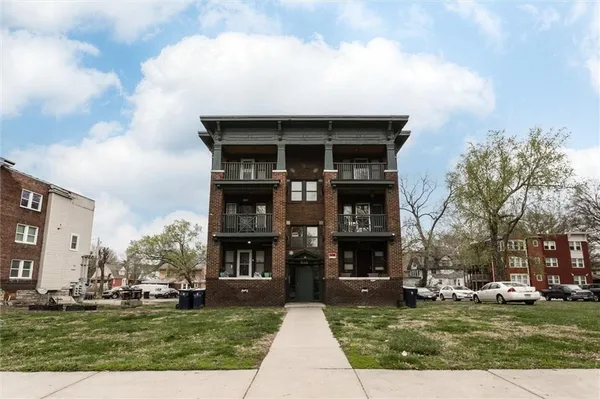 $580,000 | 2713-2715 Benton Boulevard, Kansas City, MO 64128