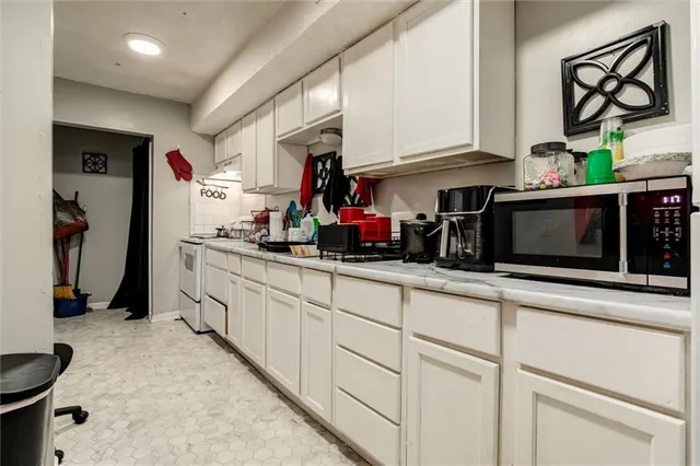 $600,000 | 2713-2715 Benton Boulevard, Kansas City, MO 64128