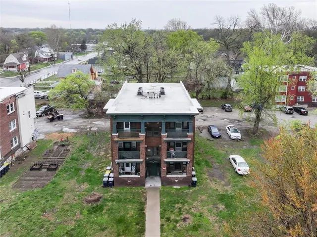 $600,000 | 2713-2715 Benton Boulevard, Kansas City, MO 64128