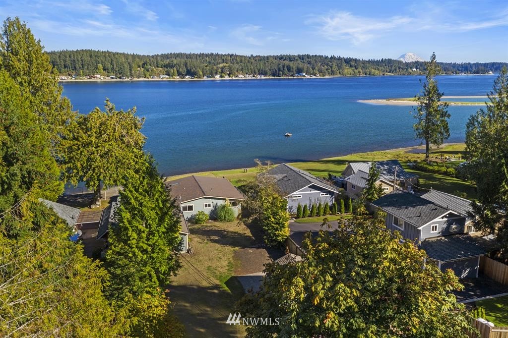 7580 East Grapeview Loop Road Allyn, WA 98524 - Photo 3 of 24