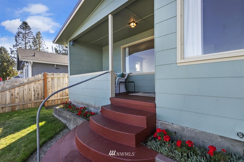 7580 East Grapeview Loop Road Allyn, WA 98524 - Photo 8 of 24