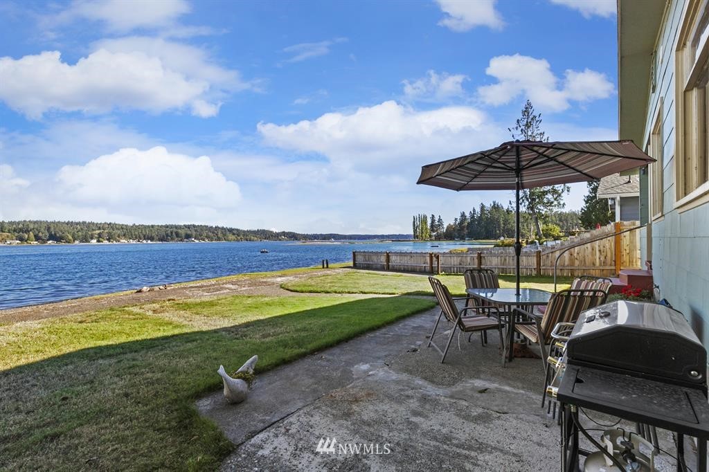 7580 East Grapeview Loop Road Allyn, WA 98524 - Photo 10 of 24