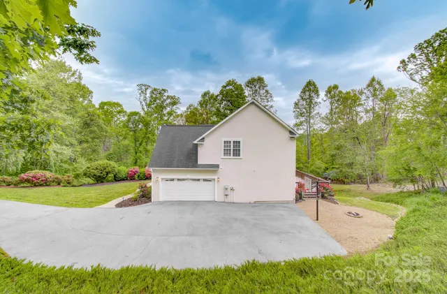 $795,000 | 208 Bragg Court, Hendersonville, NC 28792