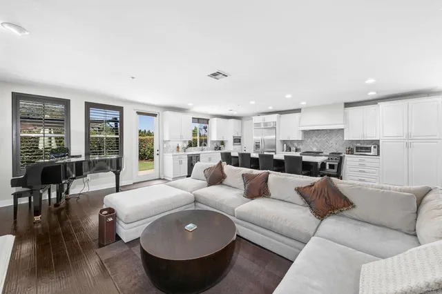 $10,000 | 14586 Luna Media, San Diego, CA 92127