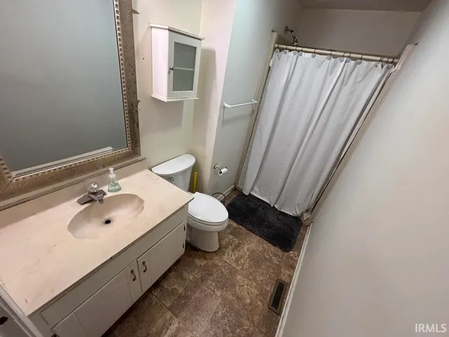 $215,000 | 205 Crestmont Drive, Vincennes, IN 47591