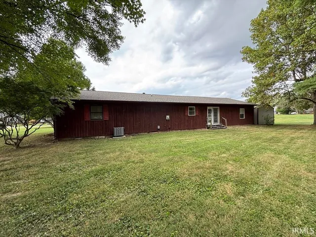 $215,000 | 205 Crestmont Drive, Vincennes, IN 47591