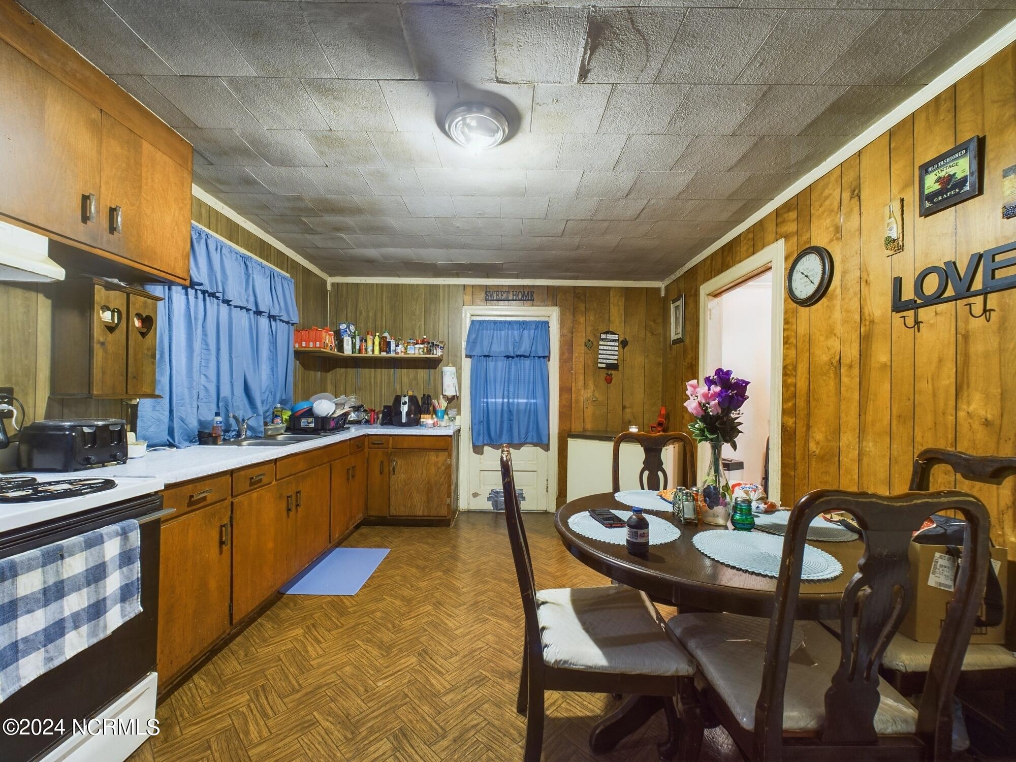 209 South Springfield Road Rocky Mount, NC 27801 - Photo 5 of 16 Kitchen