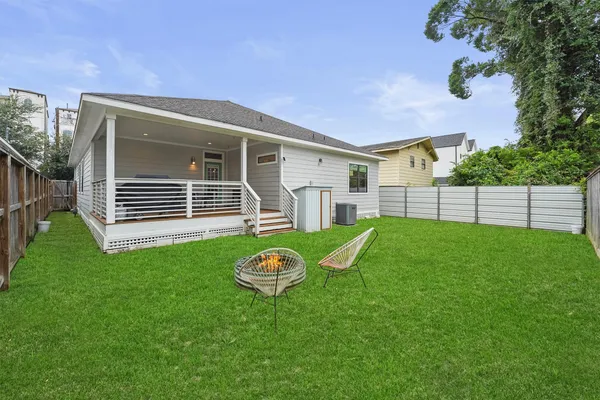 a view of a house with a backyard