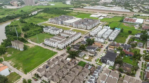 $3,000 | 2708 Kennedy Street, Houston, TX 77003