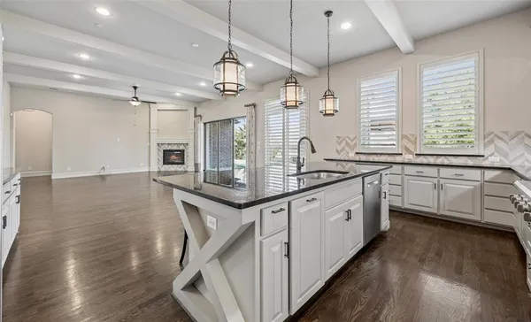 $2,600,000 | 812 Lake Carillon Lane, Southlake, TX 76092