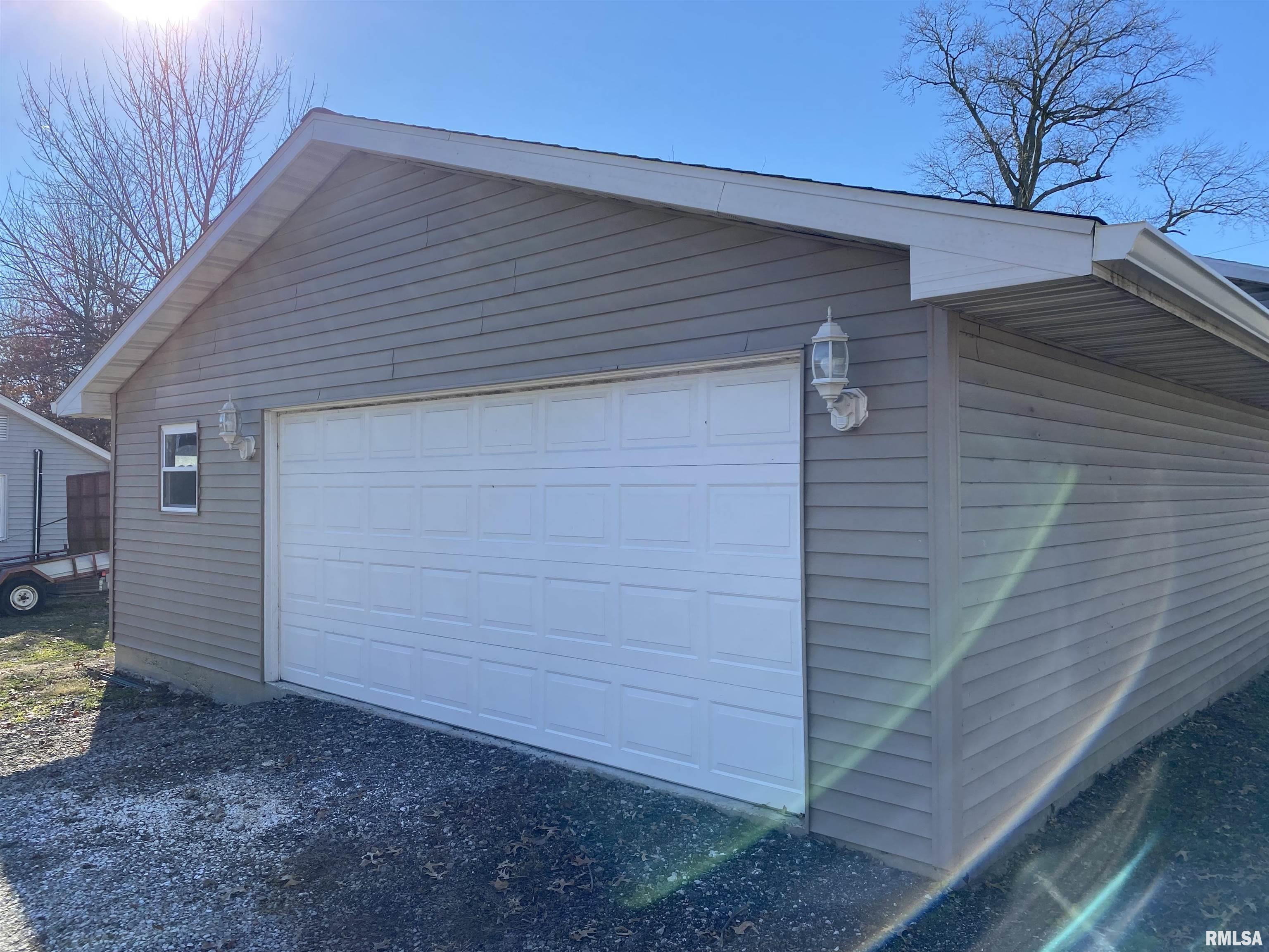 209 Adams Street Flora, IL 62839 - Photo 3 of 50 Gallery Image 3