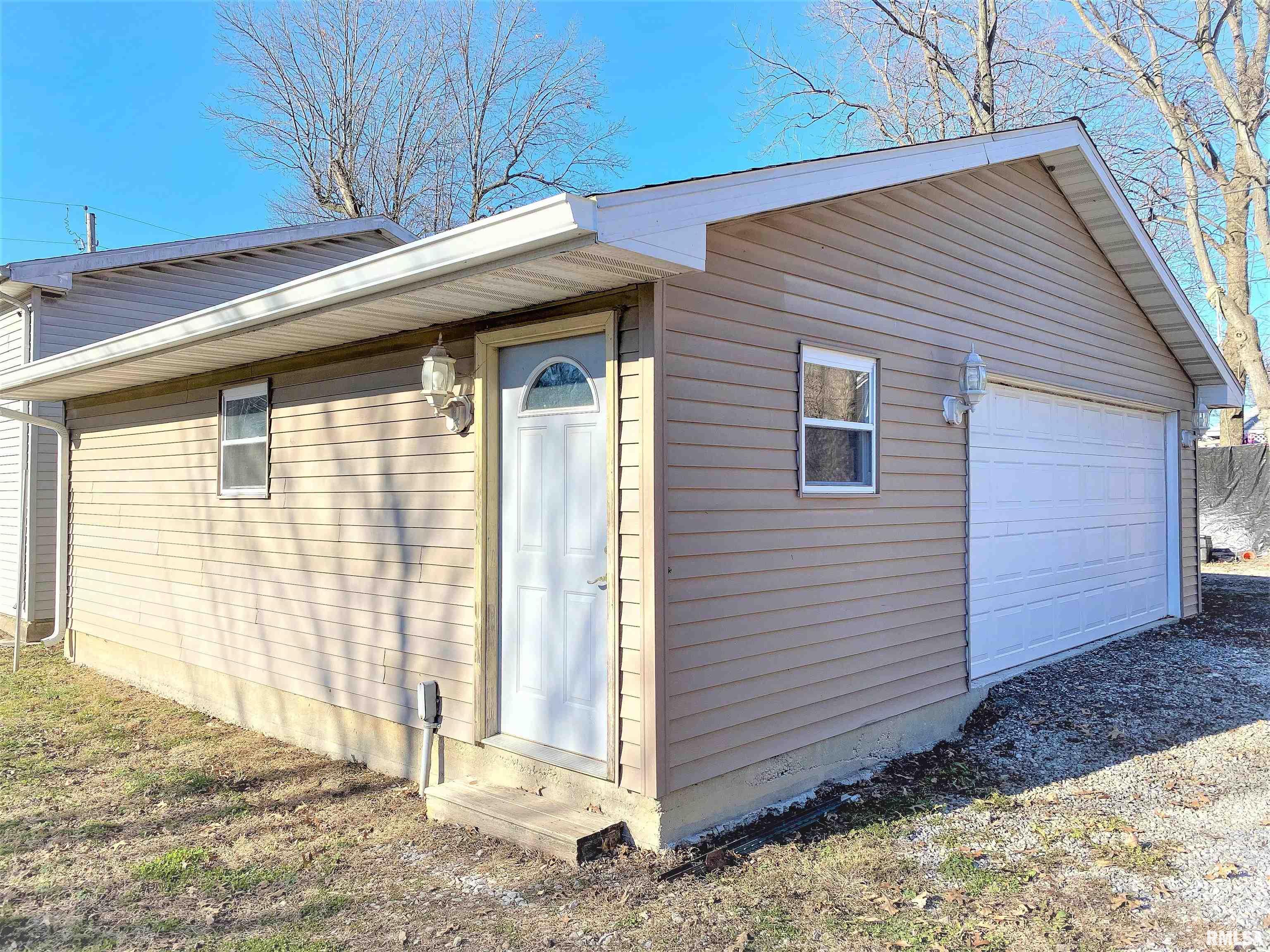 209 Adams Street Flora, IL 62839 - Photo 4 of 50 Gallery Image 4