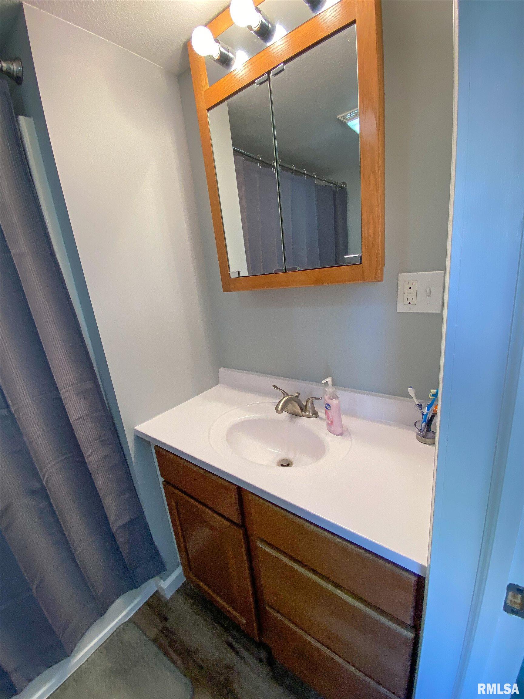 209 Adams Street Flora, IL 62839 - Photo 31 of 50 Gallery Image 31