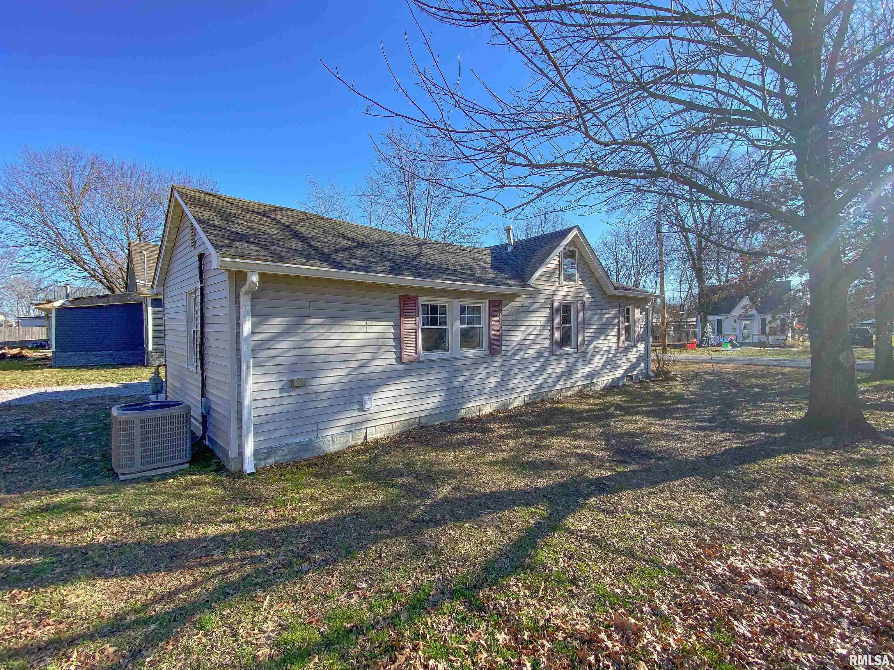 209 Adams Street Flora, IL 62839 - Photo 6 of 50 Gallery Image 6