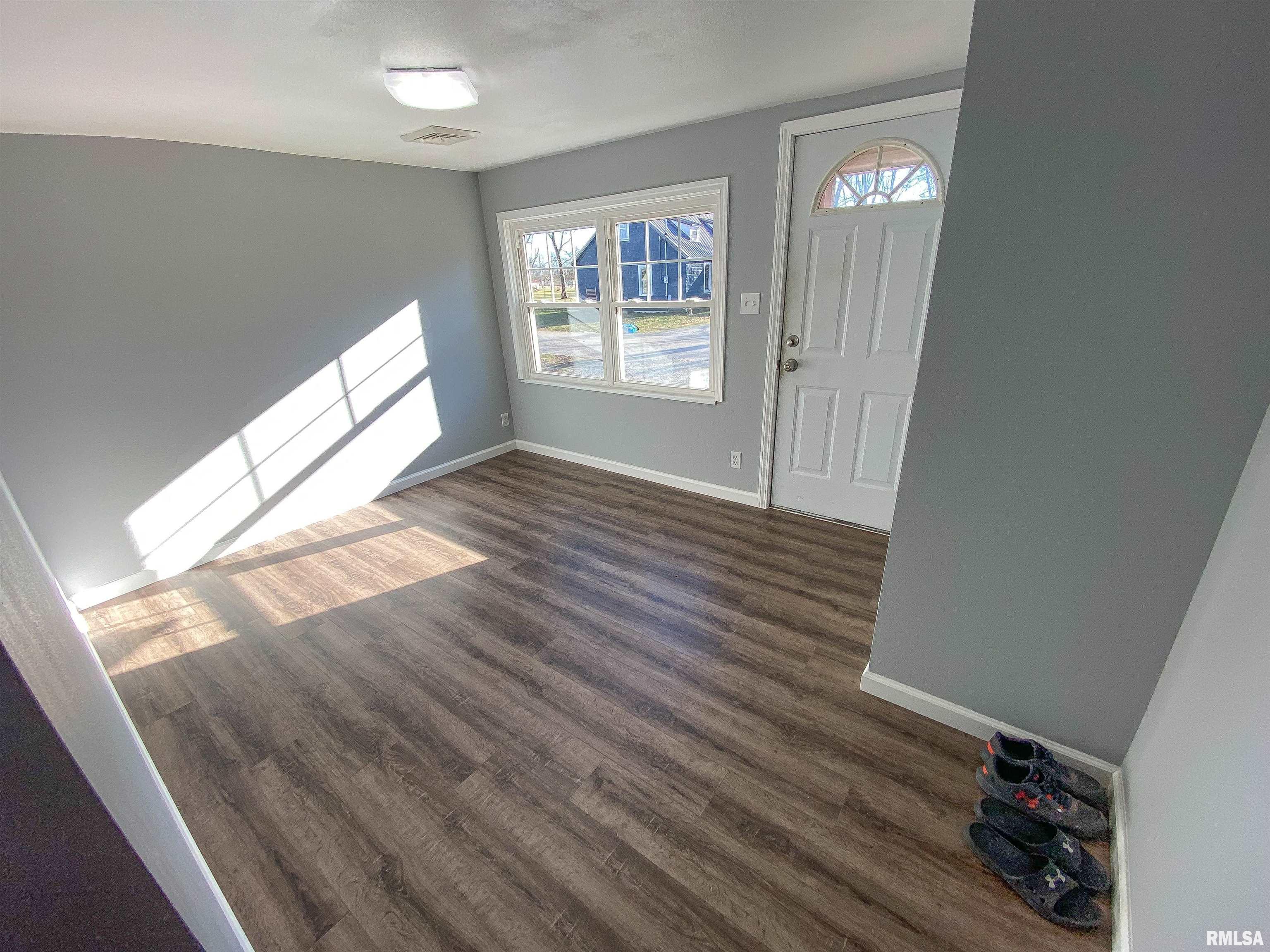 209 Adams Street Flora, IL 62839 - Photo 7 of 50 Gallery Image 7